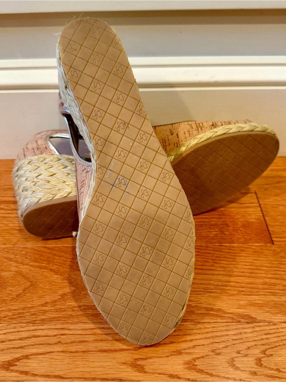 Donald Pliner Open Toe Cork Espadrille Wedge. Size 9 EXCELLENT condition